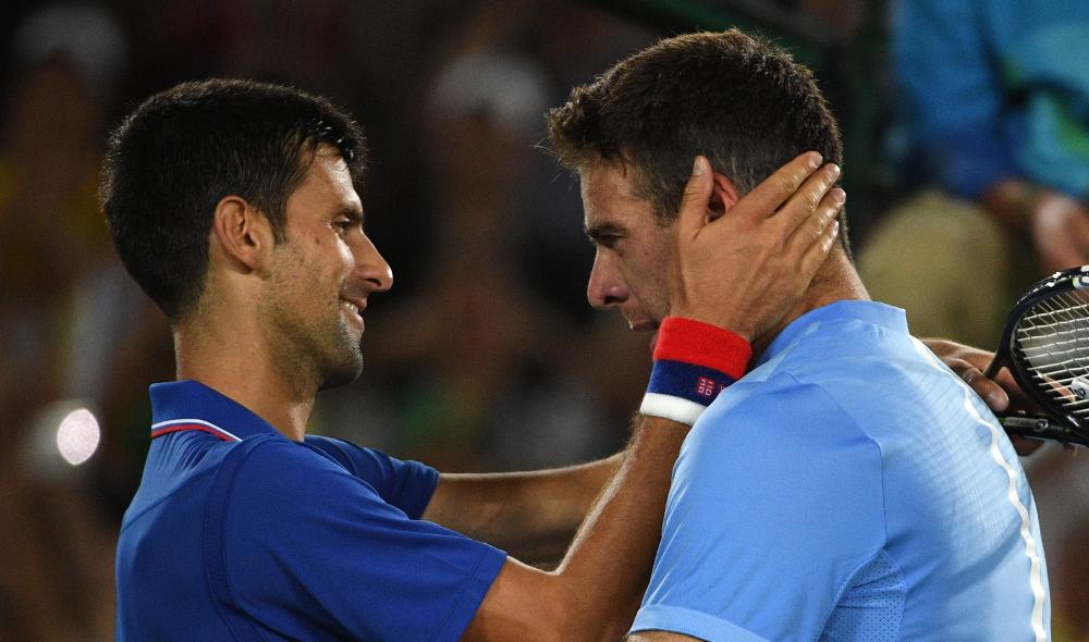 Il pleut sur New York, la finale de cet US Open entre Djokovic et Del Potro se disputera donc sous le toit clos de l'Arthur Ashe Stadium.