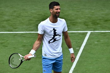 „Ich mache mir keine Sorgen um ihn“, sagt Santoro über Djokovic, der eine Knieschiene trägt 