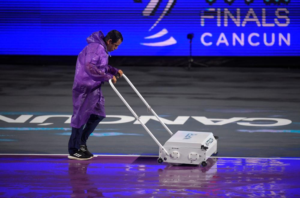 La pluie stoppe Swiatek et Sabalenka aux WTA Finals.