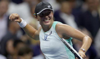 Swiatek domine Kalinskaya et obtient sa huitième demi-finale de la saison