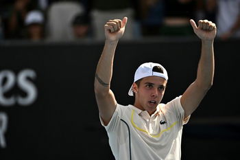 Cazaux gewinnt das rein französische Duell und erreicht sein erstes ATP-Finale  