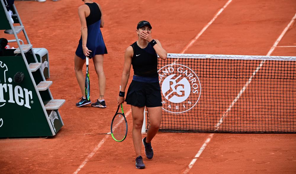 Badosa s'offre ses premiers quarts en Grand Chelem ! L'Espagnole est venue à bout de la finaliste 2019, Vondrousova, sur l'ocre du Lenglen