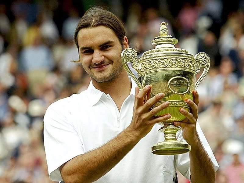 Il y a 14 ans jour pour jour, Roger Federer s'écroulait pour la 1ère fois sur le Center Court