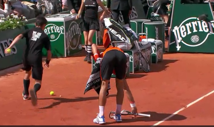 Djokovic en détruit sa raquette