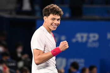 „Wenn jemand meiner Schwester ein paar freie Tage verschaffen könnte, das wäre großartig!“ – Shelton reagiert mit Humor nach seinem Einzug ins Achtelfinale von Wimbledon