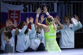 Slovakia beat Great Britain to join Italy in the BJK Cup final!