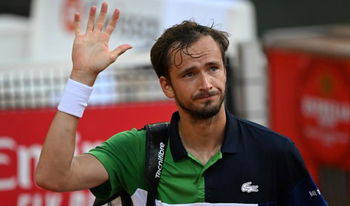 Medvedev entre tranquillement en matière à Roland Garros