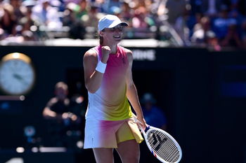 Swiatek overcomes Navarro to reach the Australian Open semi-finals