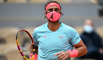 Nadal en piste sous le toit du Chatrier