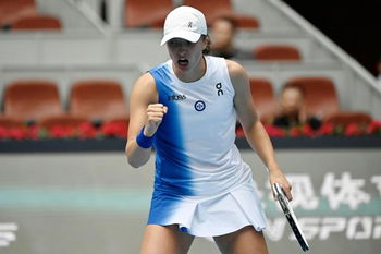 Swiatek First to Qualify for Quarterfinals in Cincinnati  