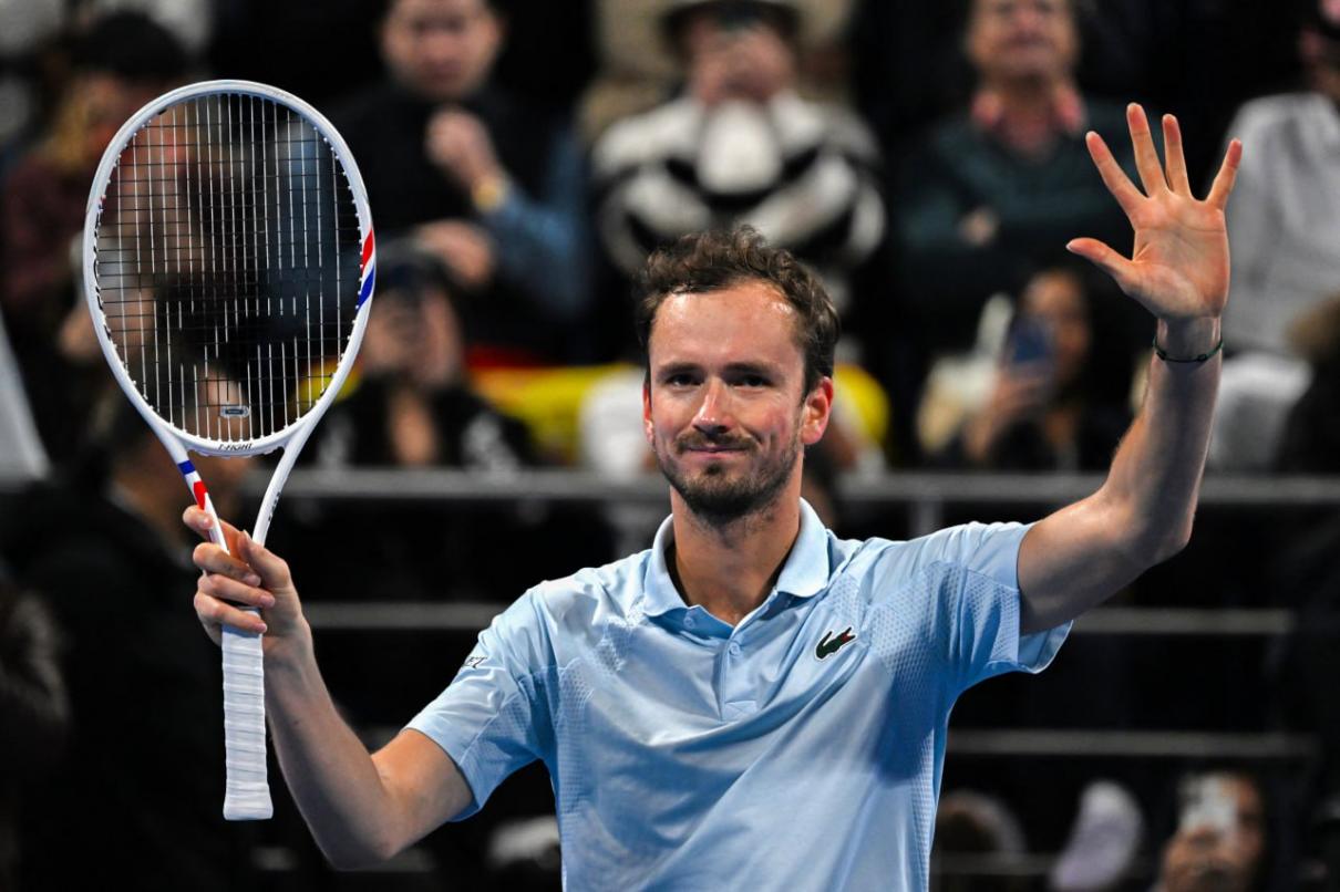 Ça passe pour Medvedev et Tsitsipas, Ruud éliminé : Les principaux résultats de la nuit à Indian Wells sur le circuit ATP